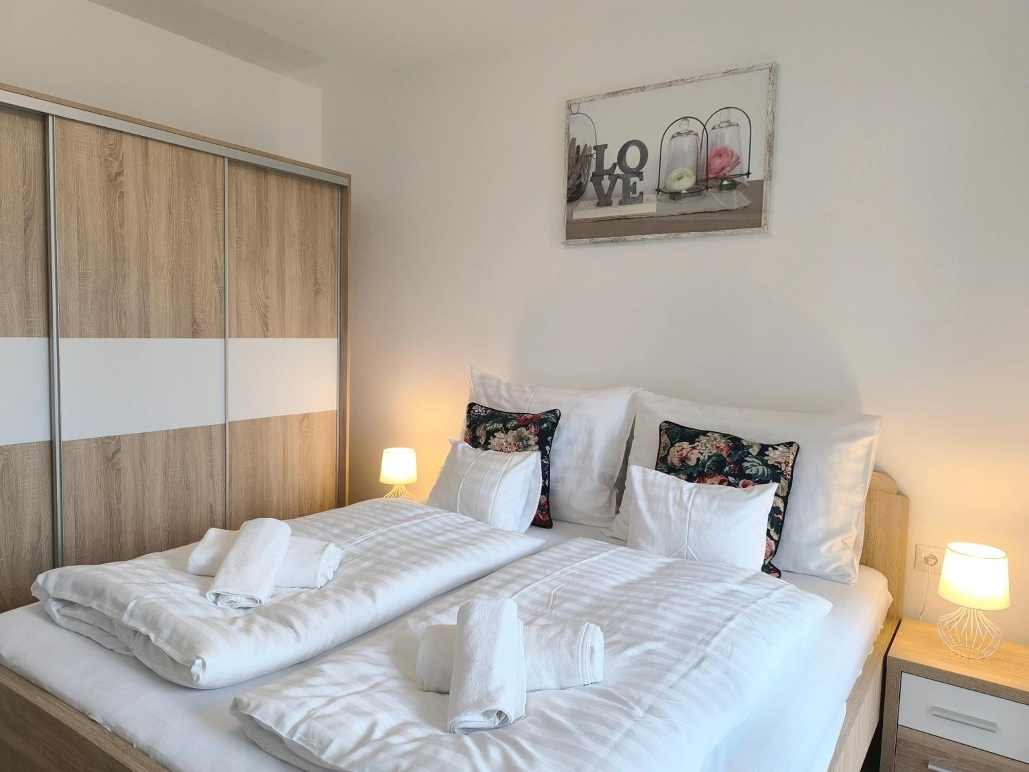Helikon Terrace Susanne Apartment كيستاي المظهر الخارجي الصورة